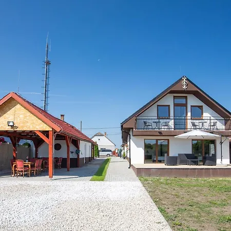 Penzión pre hostí -villa Vintage -apartman Art C 109 3*